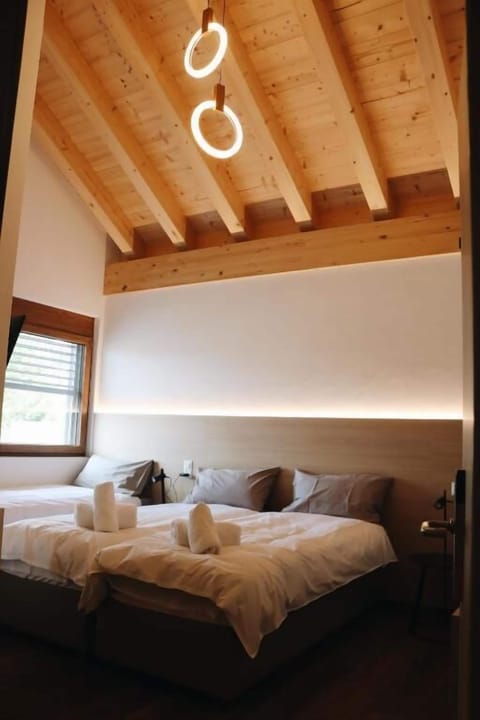 Triple Room | Free WiFi, bed sheets