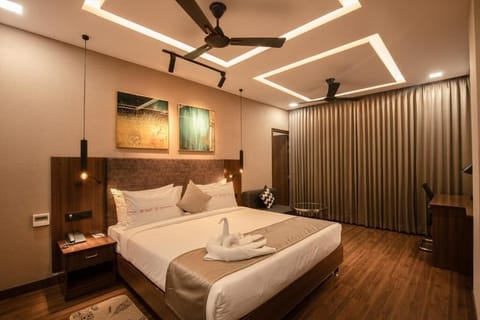In-room safe, soundproofing, iron/ironing board, free WiFi