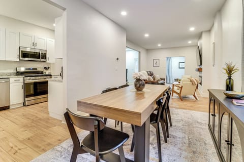 Dining Room | Dishware/Flatware Provided | Main Level