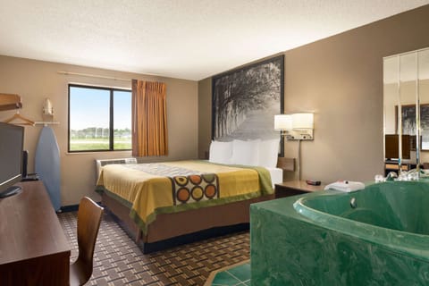 Room, 1 King Bed, Hot Tub | Desk, iron/ironing board, free WiFi, bed sheets