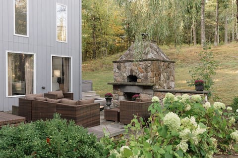 Wood fired pizza oven