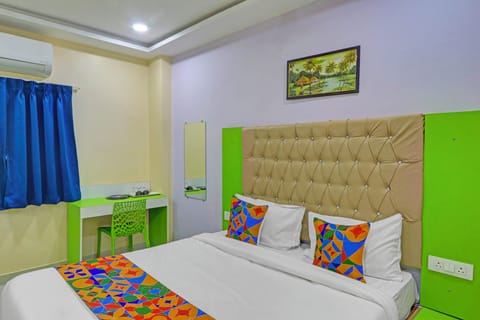 Egyptian cotton sheets, premium bedding, in-room safe, desk