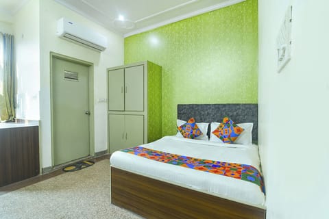 Egyptian cotton sheets, premium bedding, in-room safe, free WiFi