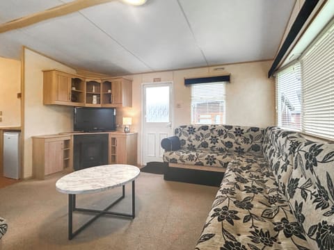 Open plan living space | Pete’s Holiday Home, Mablethorpe