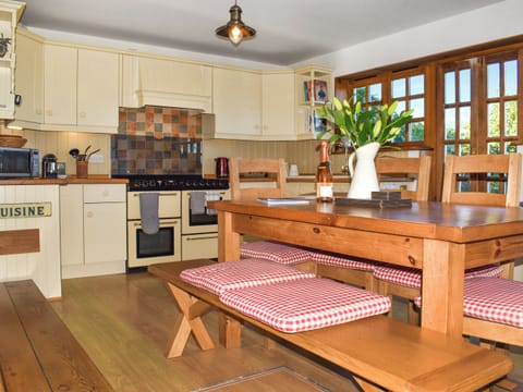Kitchen/diner | East Winds, Salcombe