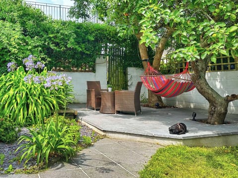 Sitting-out-area | East Winds, Salcombe