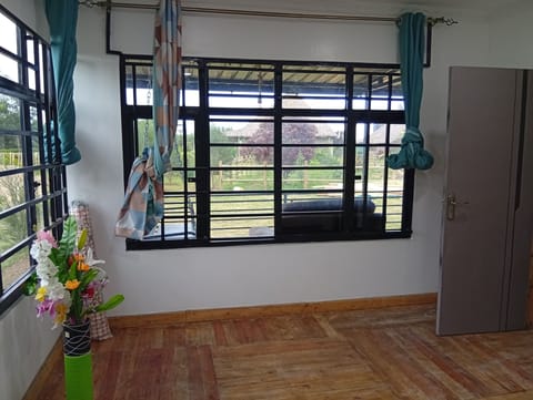 House, 2 Bedrooms, Patio, Garden View | Iron/ironing board, free WiFi