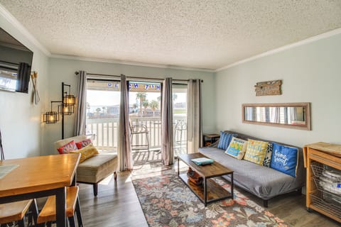 Corpus Christi Vacation Rental | 1BR | 1BA | 425 Sq Ft | Elevator Access