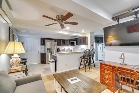 Etowah Vacation Rental | Studio | 1BA | 1 Step Required | 480 Sq Ft