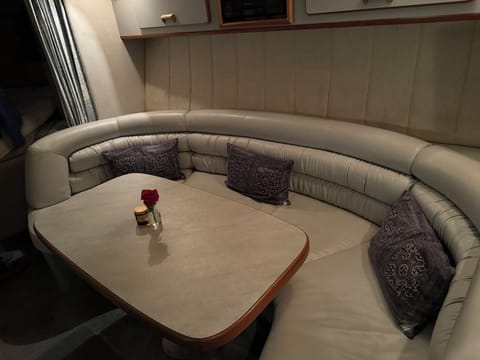 Spacious leather dinning/ lounging area
