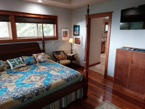 Executive Room (King Suite Double Shower, Jetted Tub,) | Individually furnished, laptop workspace, free WiFi, bed sheets