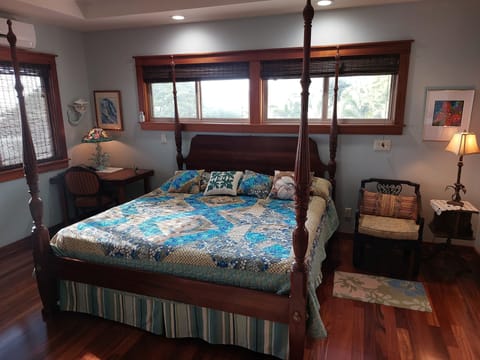 Executive Room (King Suite Double Shower, Jetted Tub,) | Individually furnished, laptop workspace, free WiFi, bed sheets