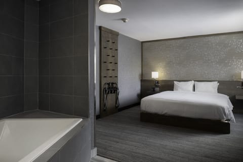 Premium bedding, laptop workspace, iron/ironing board, free WiFi