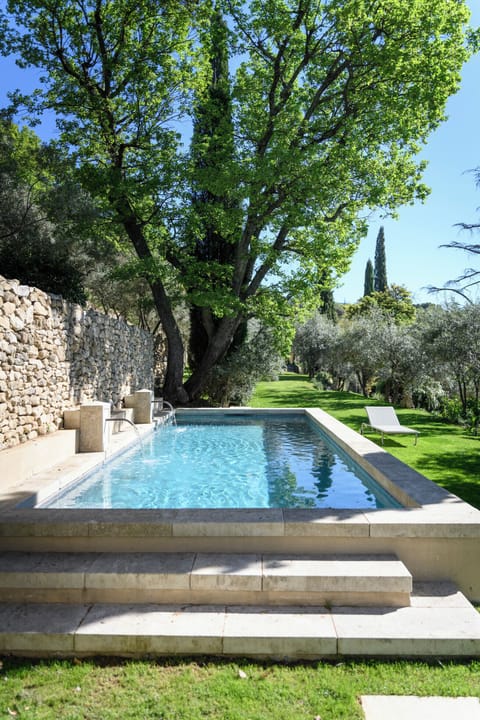 Hameau des sources Air Property Provence, le bassin