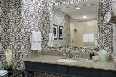 Private Bathroom Suite