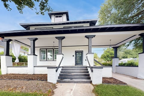 House (5 Bedrooms) | Interior