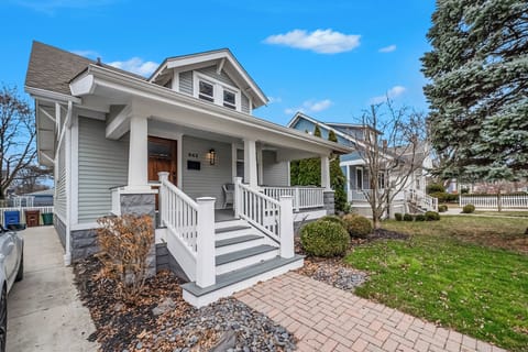 House (4 Bedrooms) | Front of property
