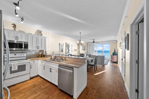 Welcome to Emerald Isle Unit 405!