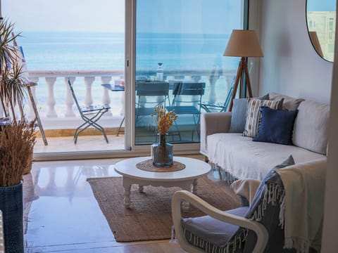 Apartment, 3 Bedrooms, Smoking | Living room