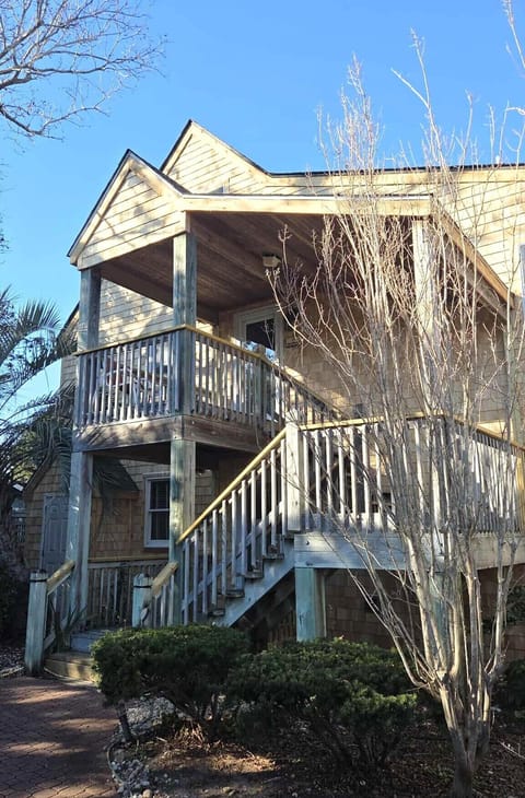 Welcome to Crow's Nest (upstairs)