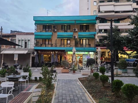 Basic Twin Room, 2 Twin Beds, City View | Desk, WiFi (free), bed sheets