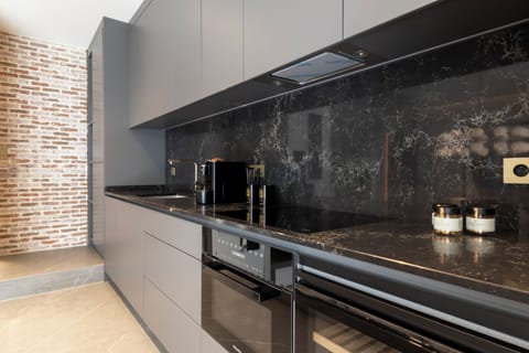 Suite Duplex Bauchart | Private kitchen | Espresso maker, coffee/tea maker, electric kettle, toaster