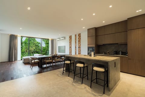 Deluxe Villa, River View | Private kitchen | Fridge, microwave, oven, stovetop