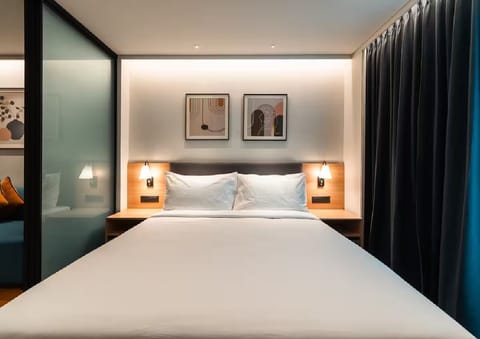Deluxe Room | Iron/ironing board, WiFi (free)