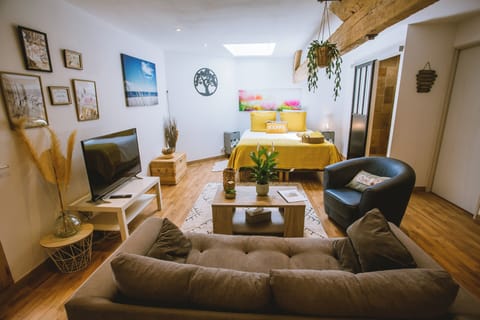 Deluxe Double Room, Garden View | Free WiFi