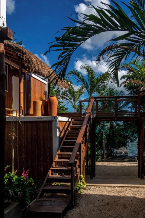 Deluxe Room, Lagoon View | Living area