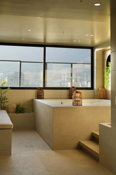 Indoor spa tub