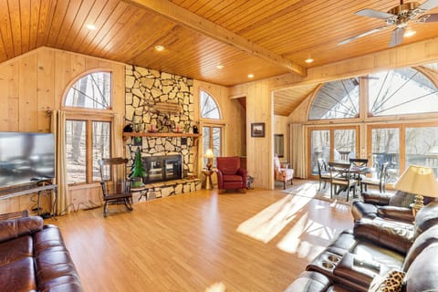Mars Hill Vacation Rental | 4BR | 3BA | 3,000 Sq Ft | Small Steps to Enter