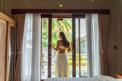 Desk, laptop workspace, free WiFi