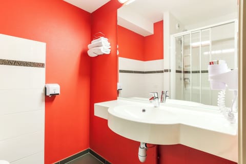 Shower, free toiletries, hair dryer, towels