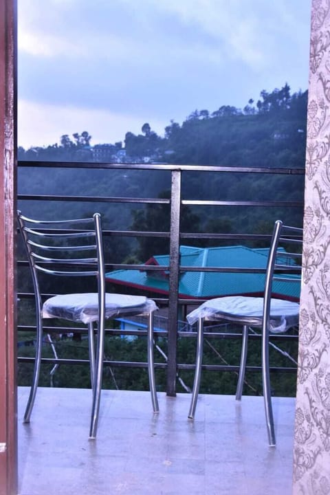 Deluxe Room | Rollaway beds, free WiFi, bed sheets