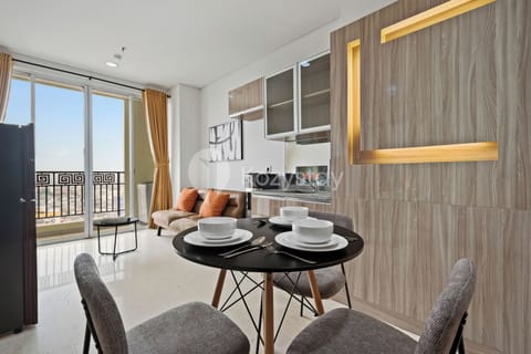 Apartment, 2 Bedrooms, City View | Dining room