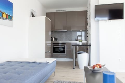 Apartment, Balcony, City View | Living area