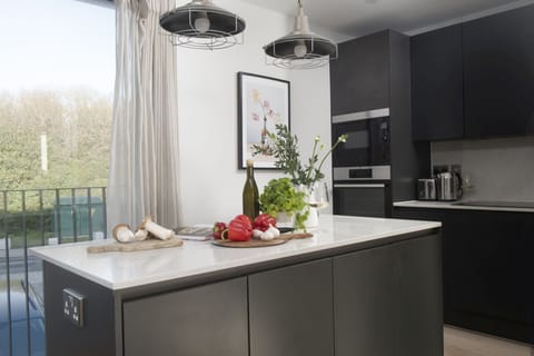 Kitchen with Juliet balcony - 10 Cannery Row