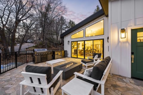 Superior House, 6 Bedrooms, Hot Tub, Mountain View | Terrace/patio