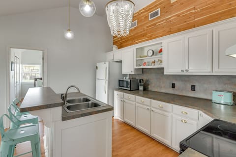 House (2 Bedrooms) | Interior