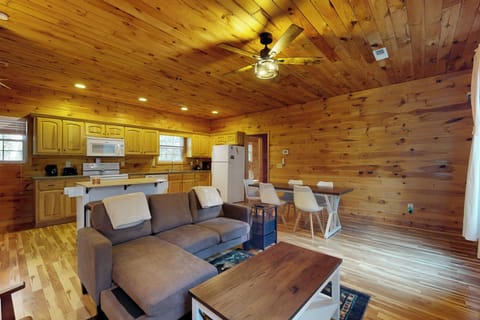 House (2 Bedrooms) | Interior