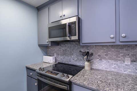 Condo, 2 Bedrooms | Private kitchen | Fridge, oven, coffee/tea maker, electric kettle