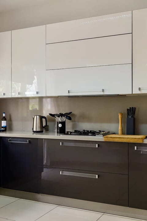 Start your mornings right with the Krups coffee machine. Brew fresh coffee and enjoy it in the courtyard or garden.