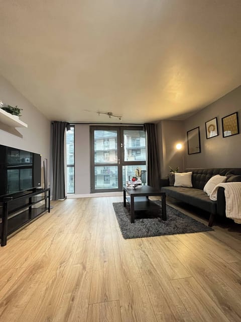 Apartment, 2 Bedrooms, Accessible, Balcony | Living area