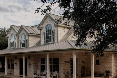 Country charm 4 bedroom house.