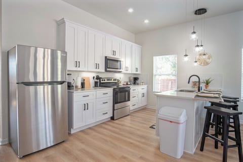 Apartment (3 Bedrooms) | Private kitchen | Coffee/tea maker, microwave, oven, dining table