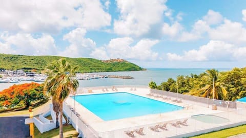 Enjoy the massive communal pool surrounded by tropical grounds, sun tanning chairs and unmatched views of the ocean, mountains and marina. 