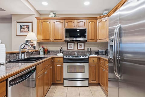 stjames-318-8334_54971911764_o