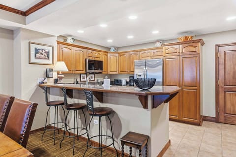 stjames-318-8324_54971653831_o