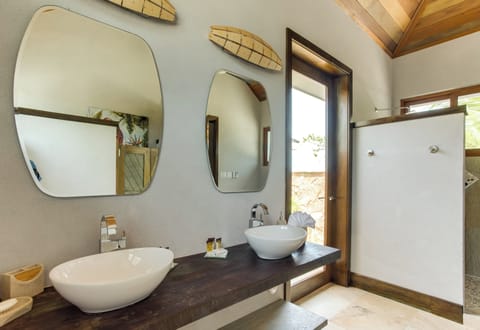 Shower, free toiletries, hair dryer, bathrobes